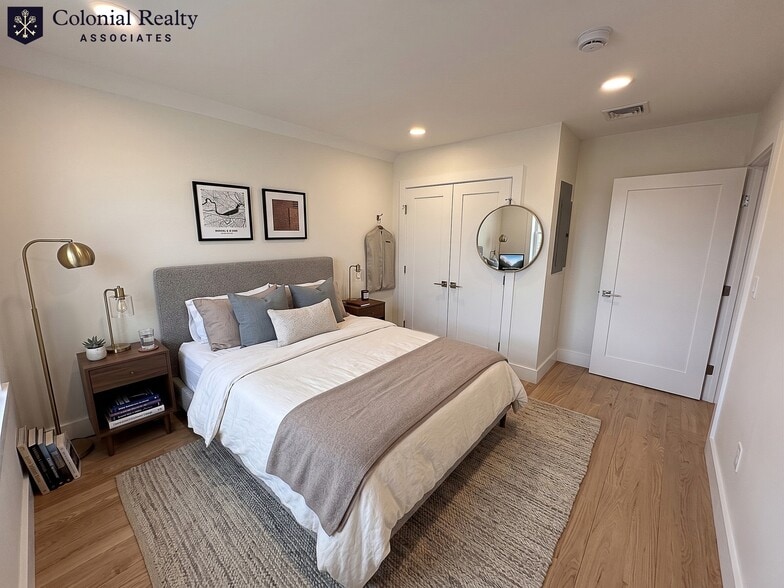 Building Photo - 69 Elm St