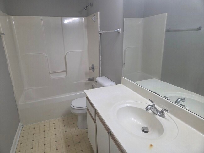 Building Photo - 450 Dabney Dr