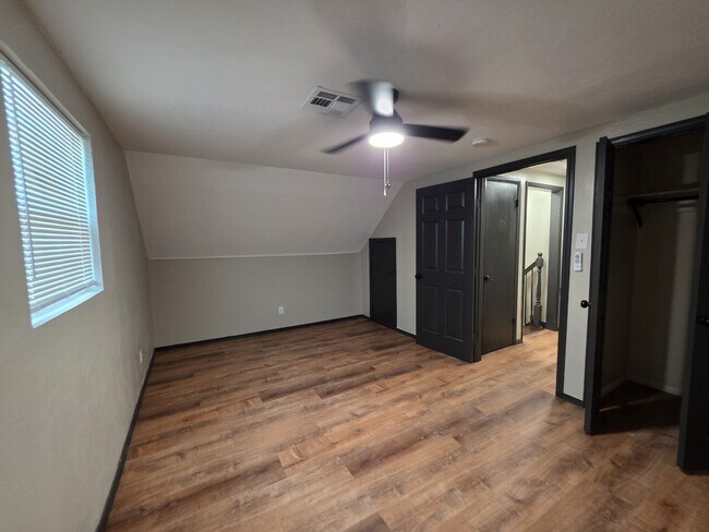Building Photo - 641 Redstone Ave