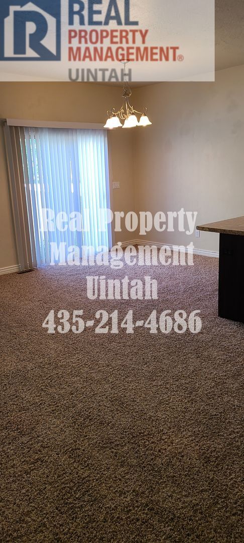 Building Photo - 3 bed 2.5 bath townhome in Fox Run