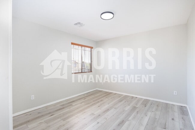 Building Photo - 1553 E Alba Dr