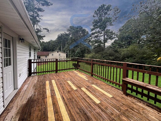 Building Photo - Move in before November 15th and choose yo...