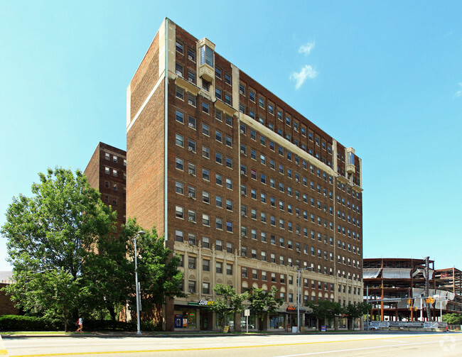 Building Photo - Commodore Place Apartments