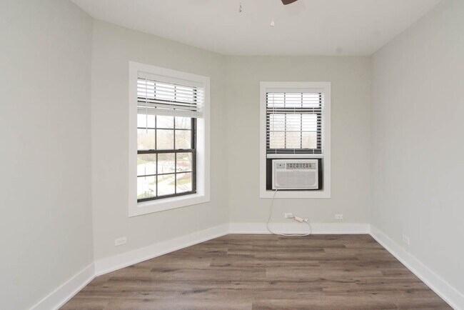 Building Photo - 728 St Johns Ave