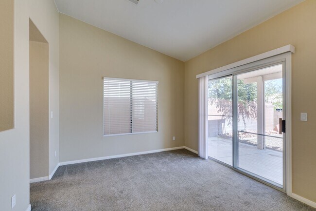 Building Photo - Charming Single-Story Home with Spa & Covered Patio Near Spencer & Wigwam in Las Vegas