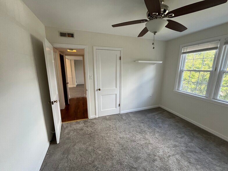 Building Photo - 1303 Belle View Blvd