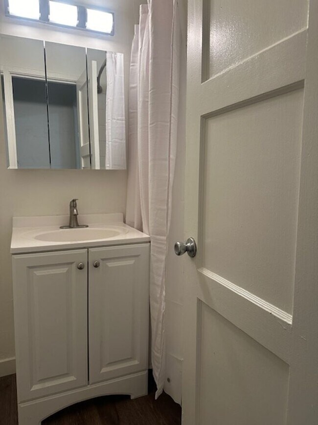 Building Photo - Bald