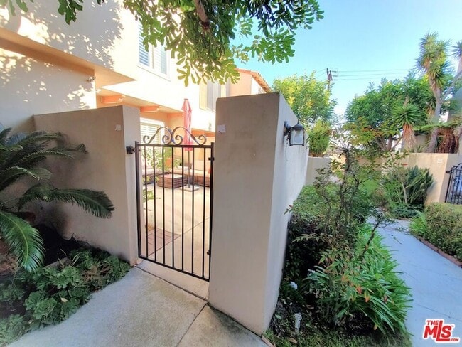 Building Photo - 3508 Del Amo Blvd