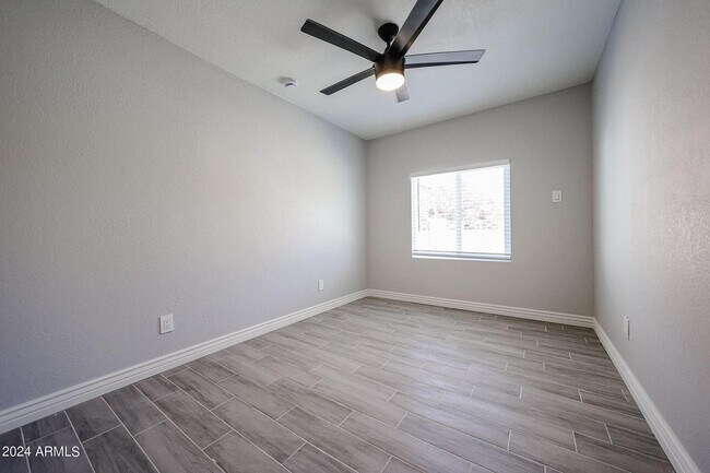 Building Photo - 11207 S Iroquois Dr