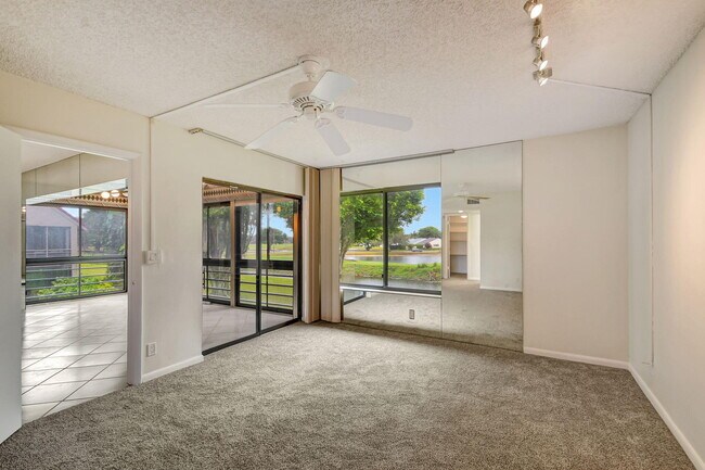 Building Photo - 5519 Fairway Park Dr