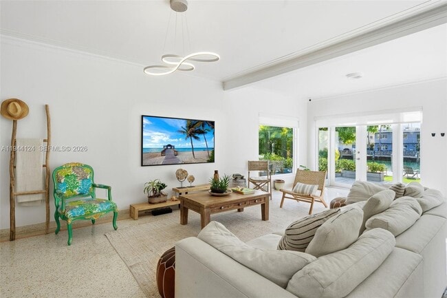 Building Photo - 950 S Shore Dr