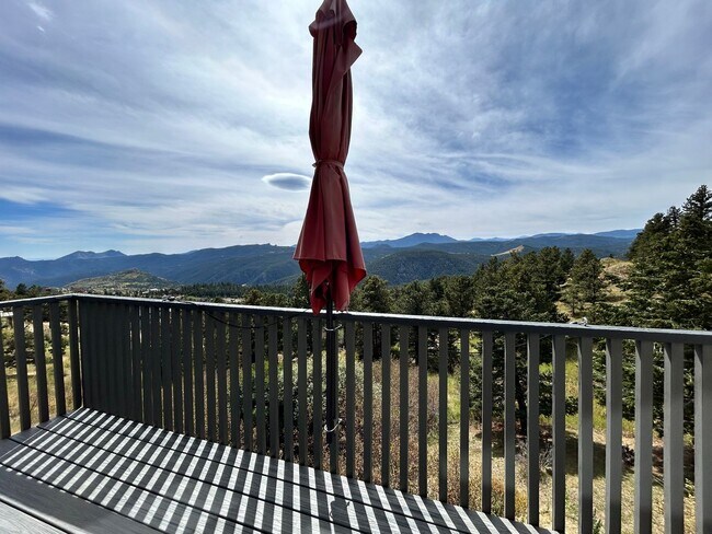 Building Photo - 2 Bedroom Mountain Home with Loft and Spec...