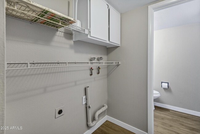 Building Photo - 225 N Standage