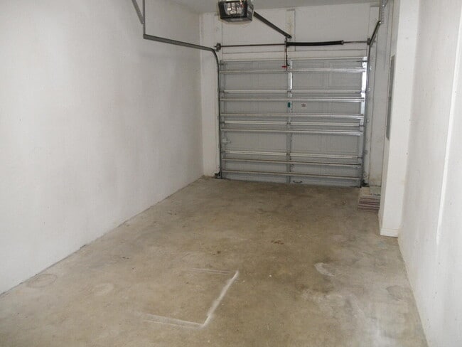 Building Photo - 5314 White Oleander