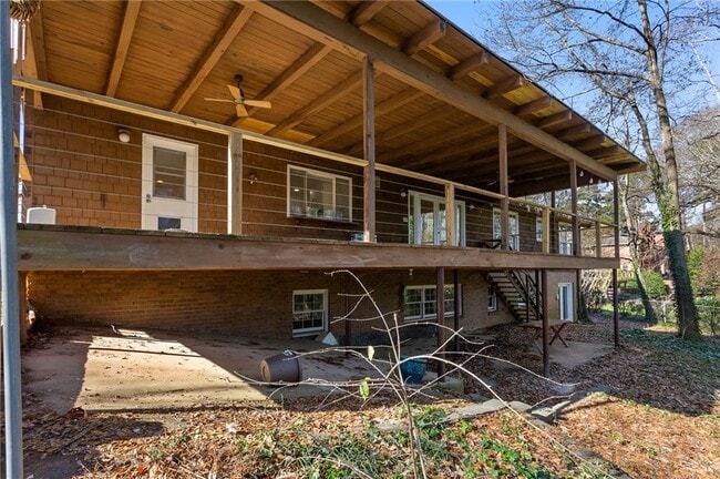 Building Photo - 3355 Pinetree Dr SE