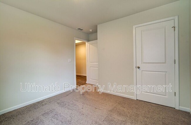 Building Photo - 1823 Fox Trce Cir
