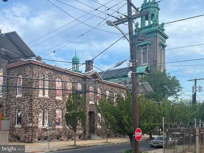 Building Photo - 1223 S 10th St