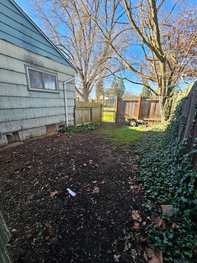 Building Photo - 1803001