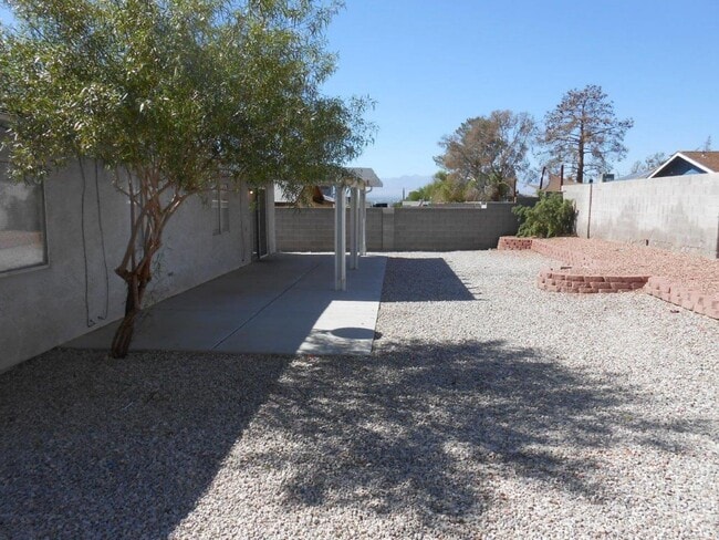 Building Photo - Spacious Single Story Home near Lake Mead ...