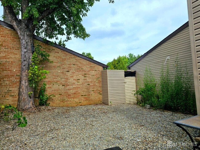 Building Photo - 19 Sheffield Ct