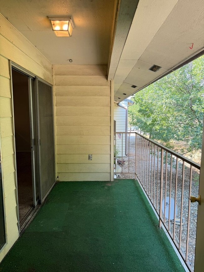 Building Photo - 812 W Cedar Ct
