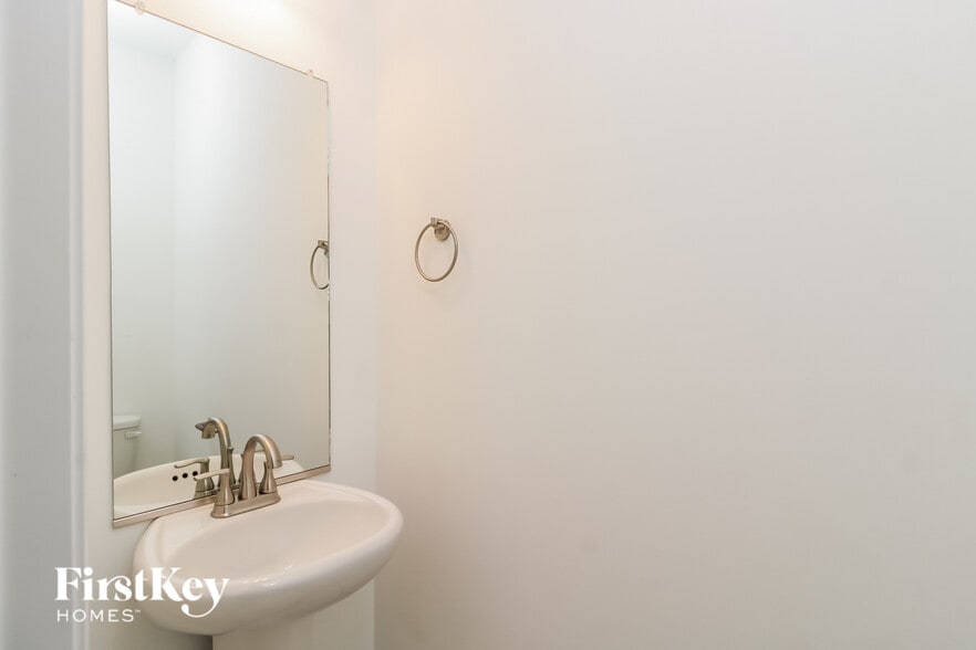 Building Photo - 1818 Yarborough Dr