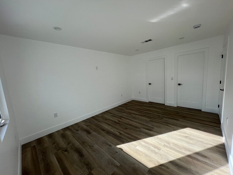 Building Photo - 4816 Hedda St