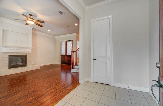 Building Photo - 10205 Brooktree Dr