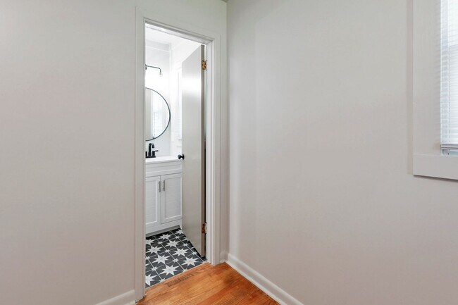 Building Photo - 614 Holland Ct SW