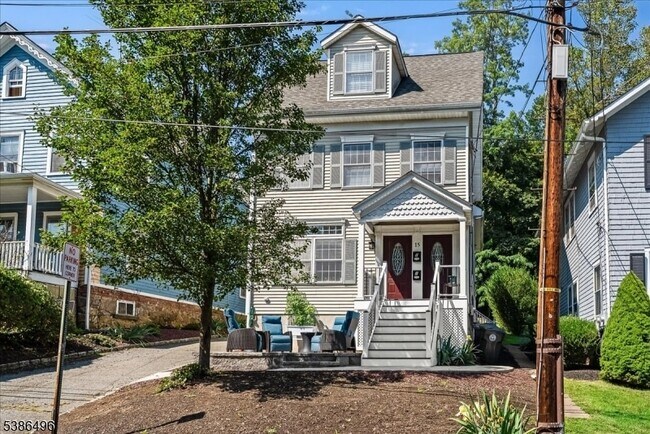 Building Photo - 15 Center Ave