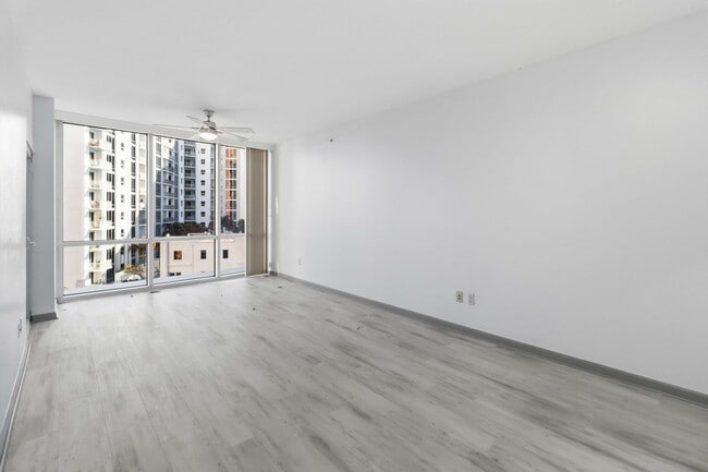 Building Photo - Beautiful Newly Renovated 2/2 Condo at The Waverly on Lake Eola in Downtown Orlando