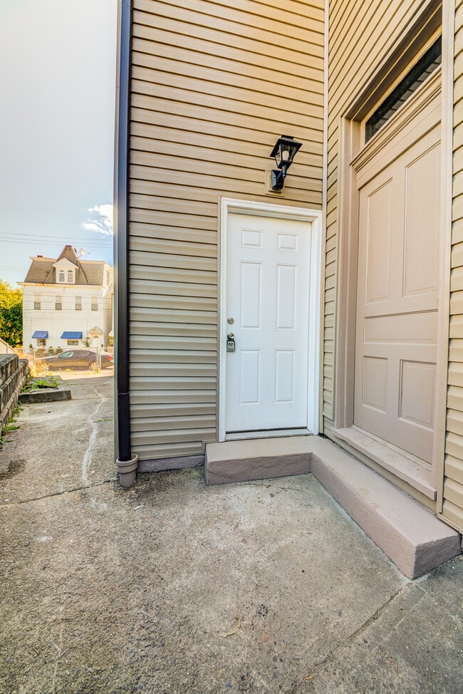 Building Photo - Awesome building with 2 great apartments in the South Side Slopes/Allentown