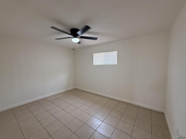 Building Photo - 723 N Musgrove Ave