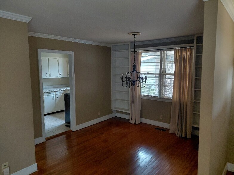 Building Photo - 708 Glenwood Rd