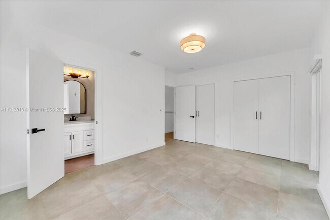 Building Photo - 863 NE 90th St