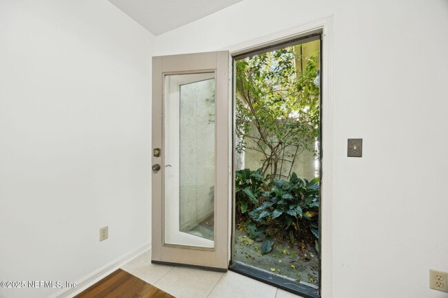 Building Photo - 4063 Mizner Ct