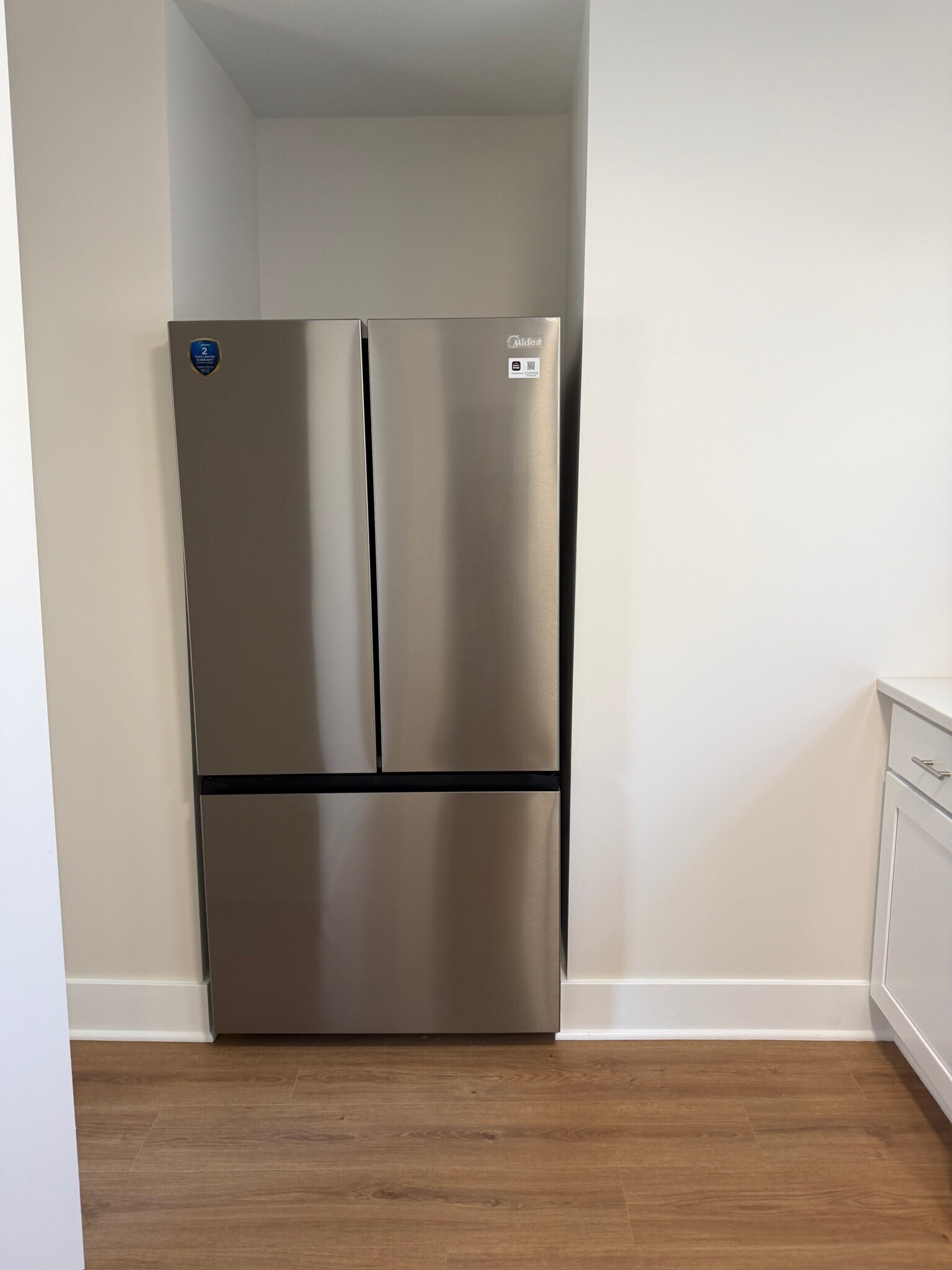 refrigerator w/ ice maker - 202 Vermont St