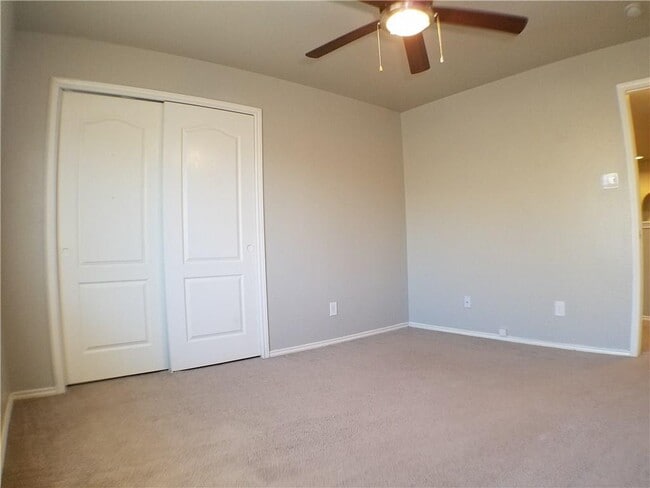 Building Photo - 2208 Hayfield Square