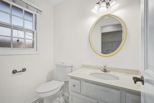 Building Photo - 1315 Jane Ave