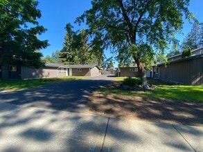 Building Photo - 2909-2911 E. 33rd Ave