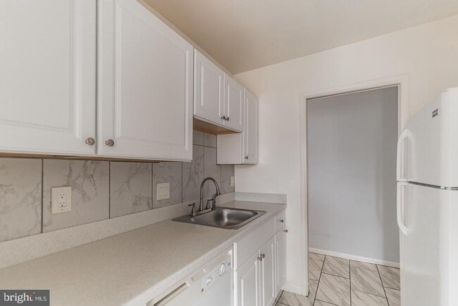 Building Photo - 7587 Margate Ct