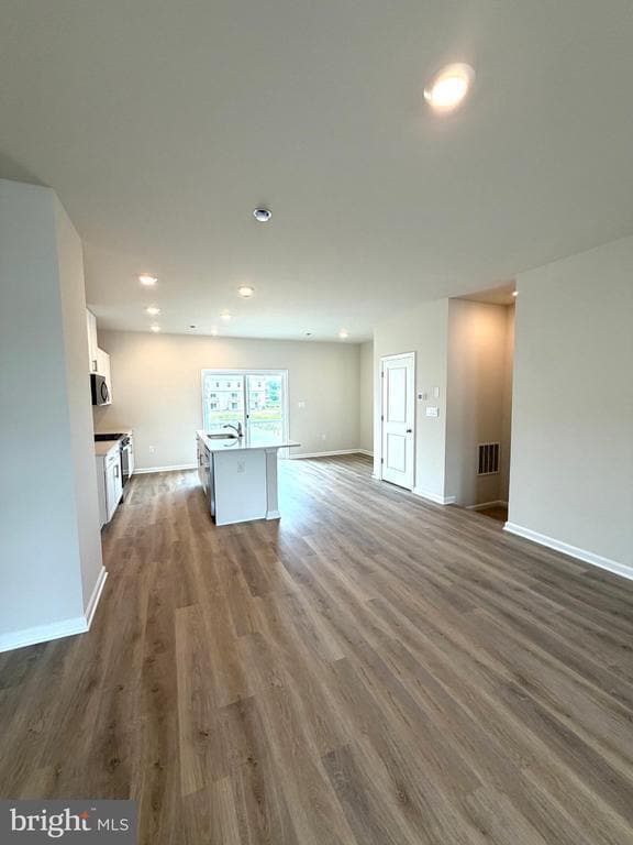 Building Photo - 128 Essex Dr