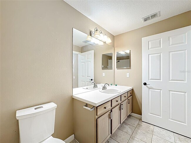 Building Photo - 3960 Southpointe Dr