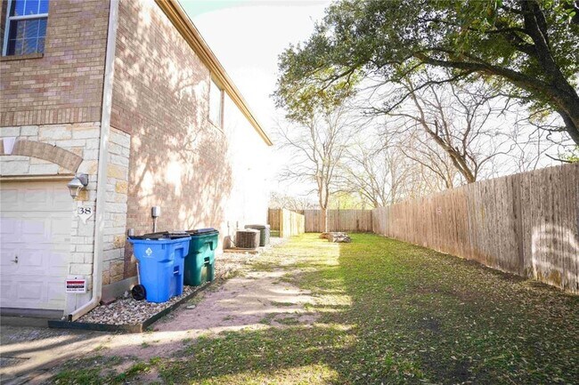 Building Photo - 11608 Spicewood Pkwy