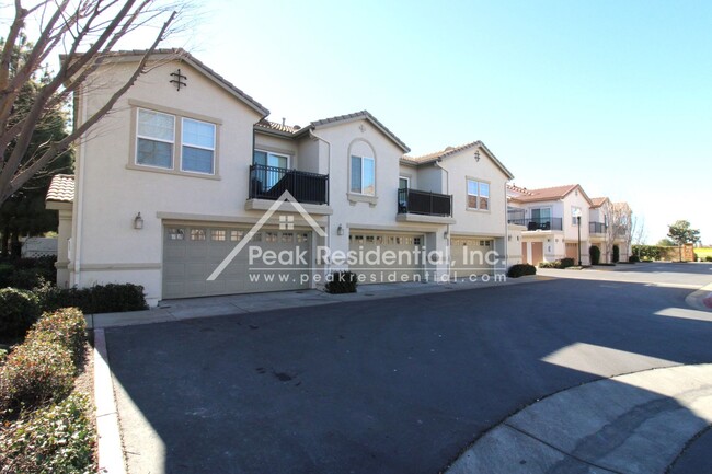Building Photo - Newer 3bd/2.5ba North Natomas Condo with 2...
