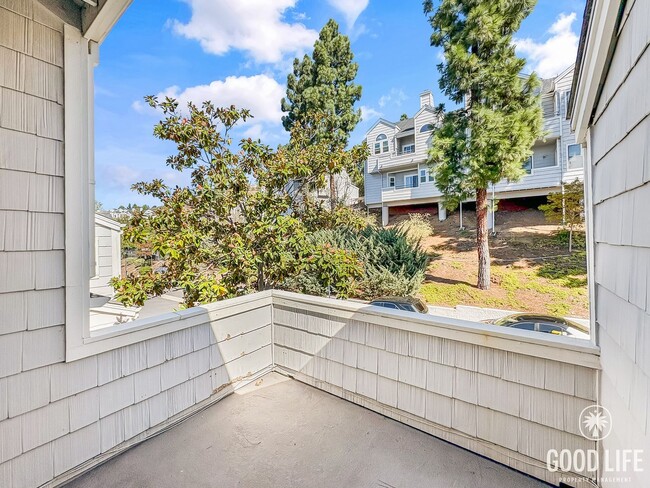 Building Photo - Modern 2-Story Split-Level Home with Commu...