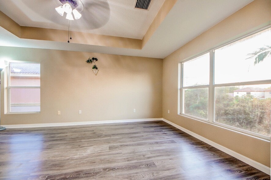 Building Photo - 6143 Seminole Gardens Cir