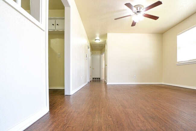 Building Photo - 3137 SW 65th Pl