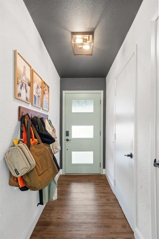 Building Photo - 705 Russet Valley Dr