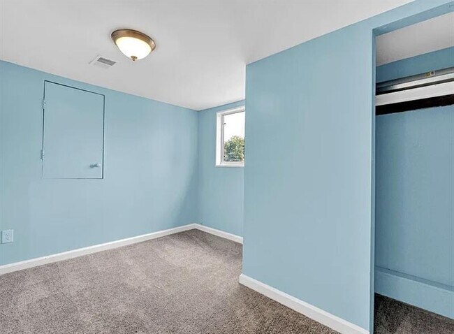 Building Photo - ELEGANT MARTIN HOME